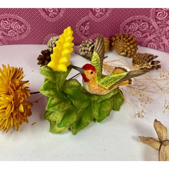 Allen's Bronson Collection, Hummingbird with Aphelandra Flower, looks so natural - Picture 13 of 16